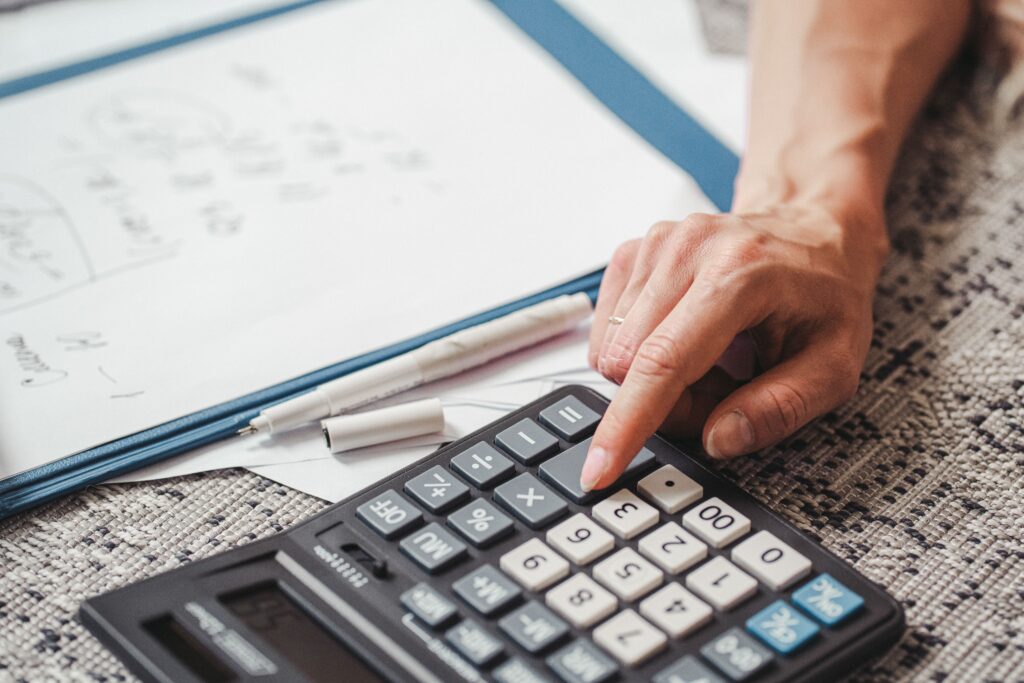 Costo del factoring — cálculo financiero para empresas